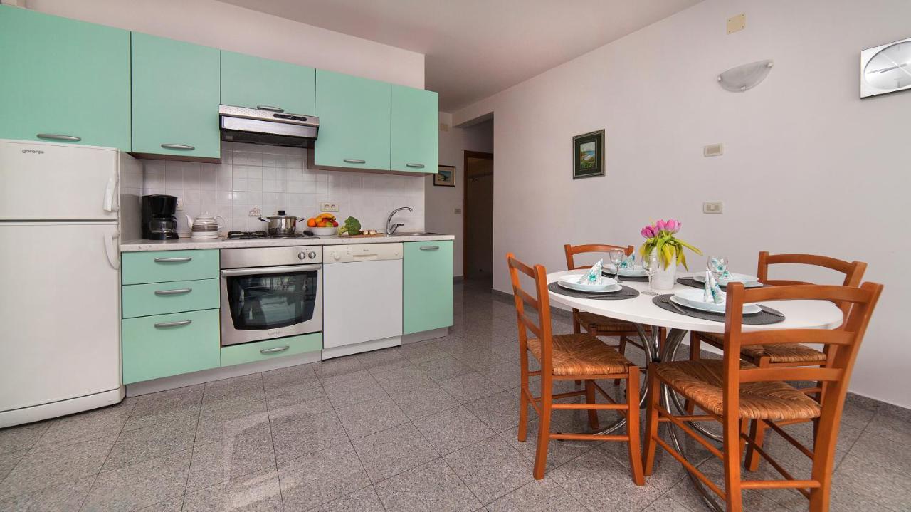 Apartment Villa Lidija Ловран Экстерьер фото